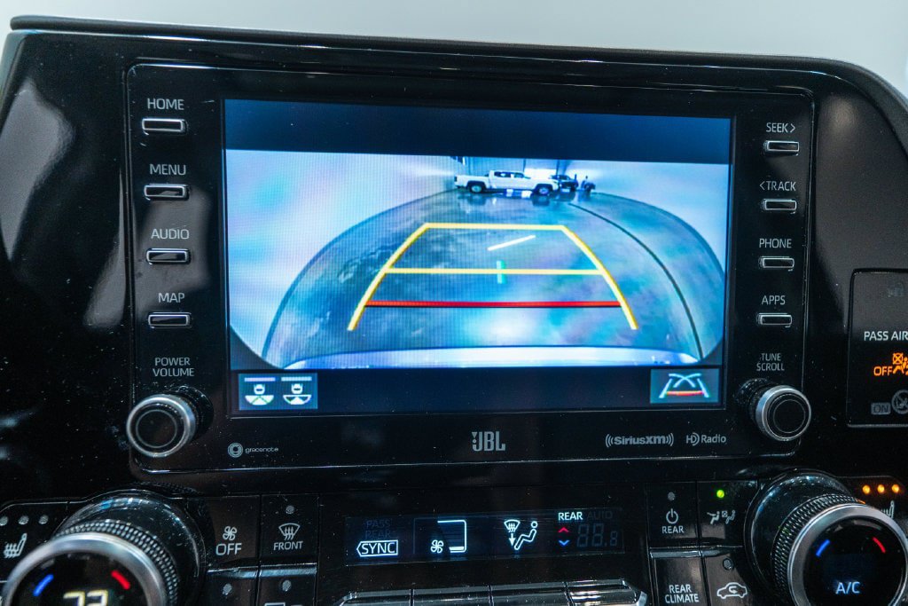 Used 2022 Toyota Highlander Limited AWD/4WD image 32