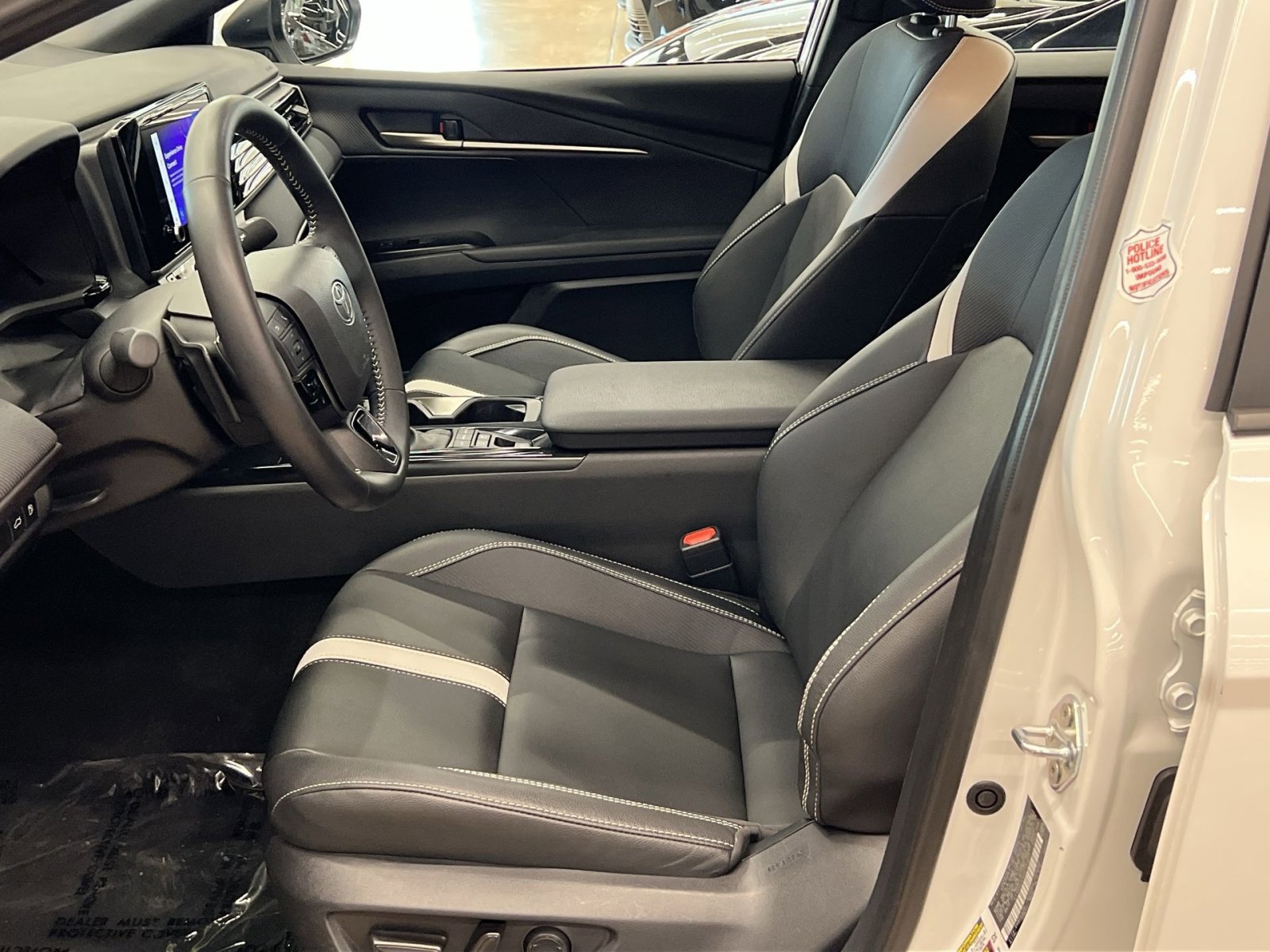 Used 2025 Toyota Camry SE image 11