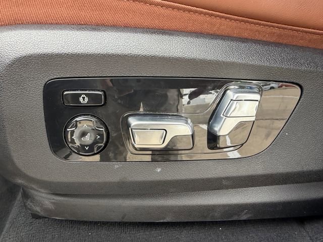 Used 2024 BMW X7 M60i w/ Executive Package image 28