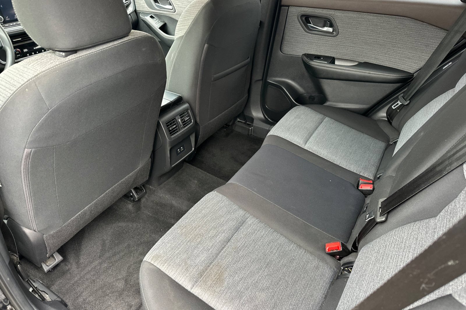 Used 2023 Nissan Rogue SV FWD image 14