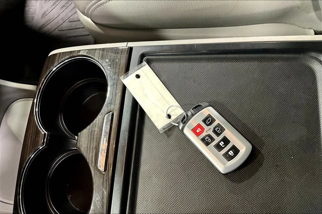 Used 2019 Toyota Sienna XLE FWD image 35