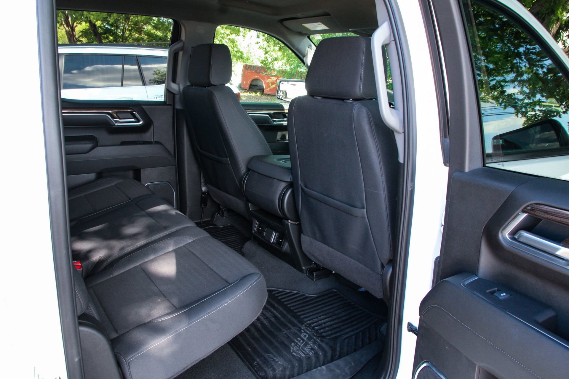 Used 2025 Chevrolet Silverado 1500 LT RWD image 33