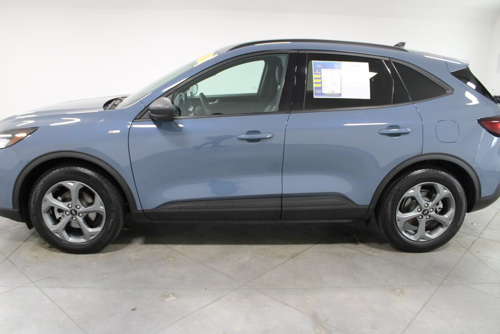 Used 2025 Ford Escape ST-Line w/ Tech Pack #1 FWD image 6