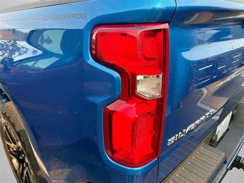 Used 2023 Chevrolet Silverado 1500 RST w/ Z71 Off-Road Package image 12