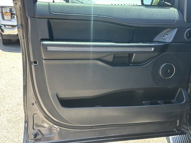 Used 2020 Ford Expedition XLT w/ Equipment Group 202A RWD image 13