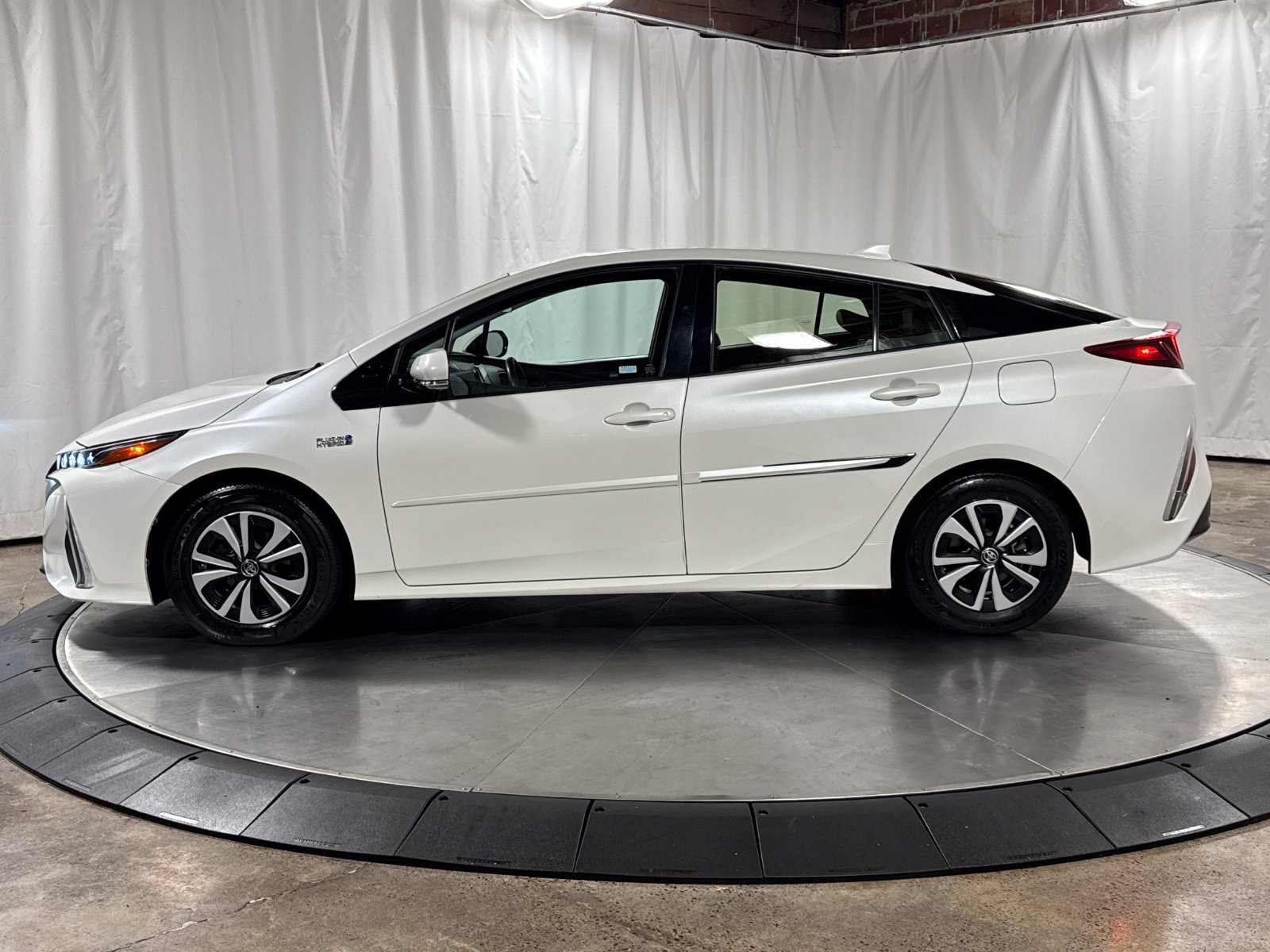 Used 2017 Toyota Prius Prime Premium w/ Carpet Mat Package FWD image 6