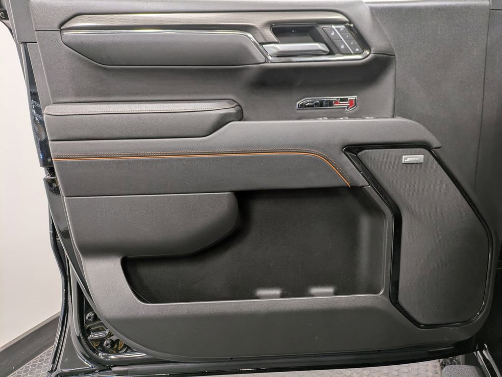 Used 2025 GMC Sierra 1500 AT4 w/ Technology Package image 8