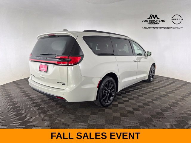 Used 2021 Chrysler Pacifica Limited w/ Uconnect Theater Family Group AWD/4WD image 10