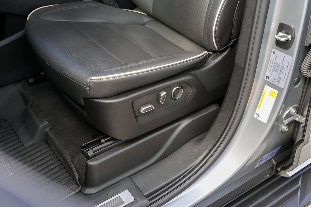 Used 2024 Cadillac Escalade ESV Premium Luxury w/ Performance Package image 8