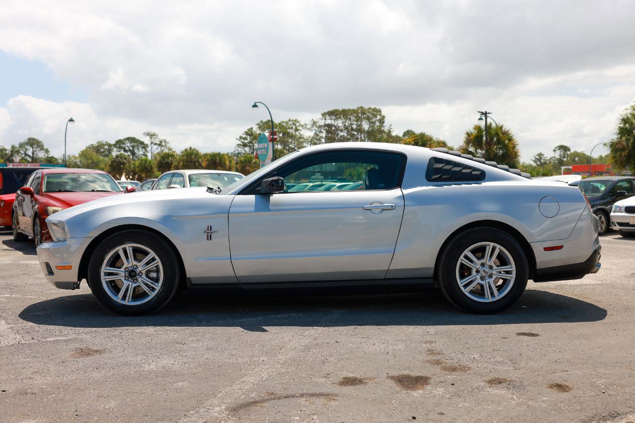 Used 2012 Ford Mustang Premium RWD image 3
