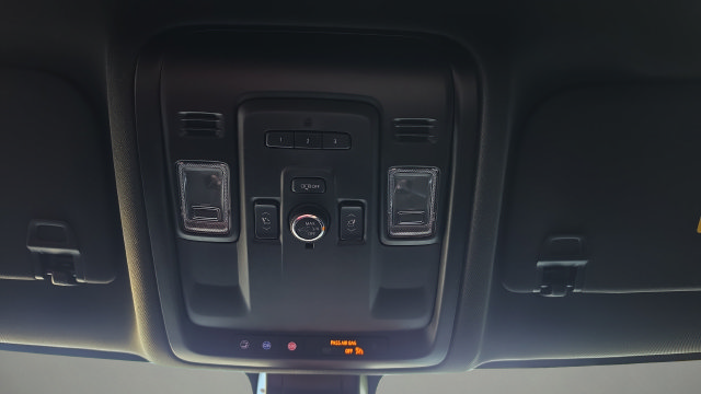 Used 2022 GMC Yukon XL AT4 w/ Technology Package AWD/4WD image 30