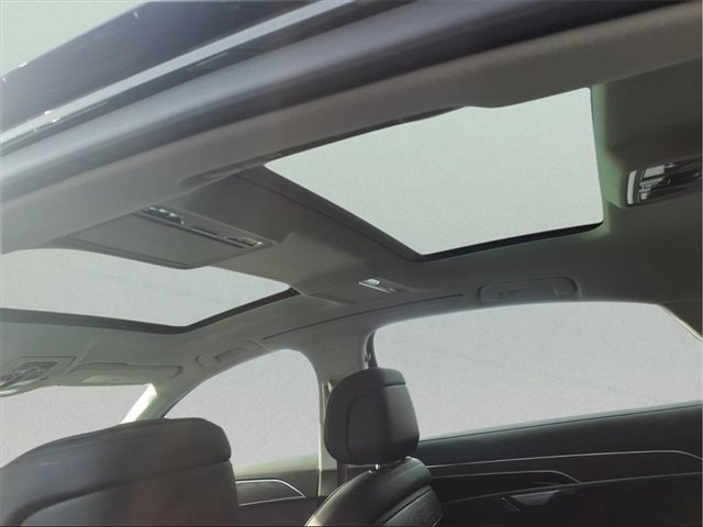 Used 2022 Audi A8 L 3.0T image 9