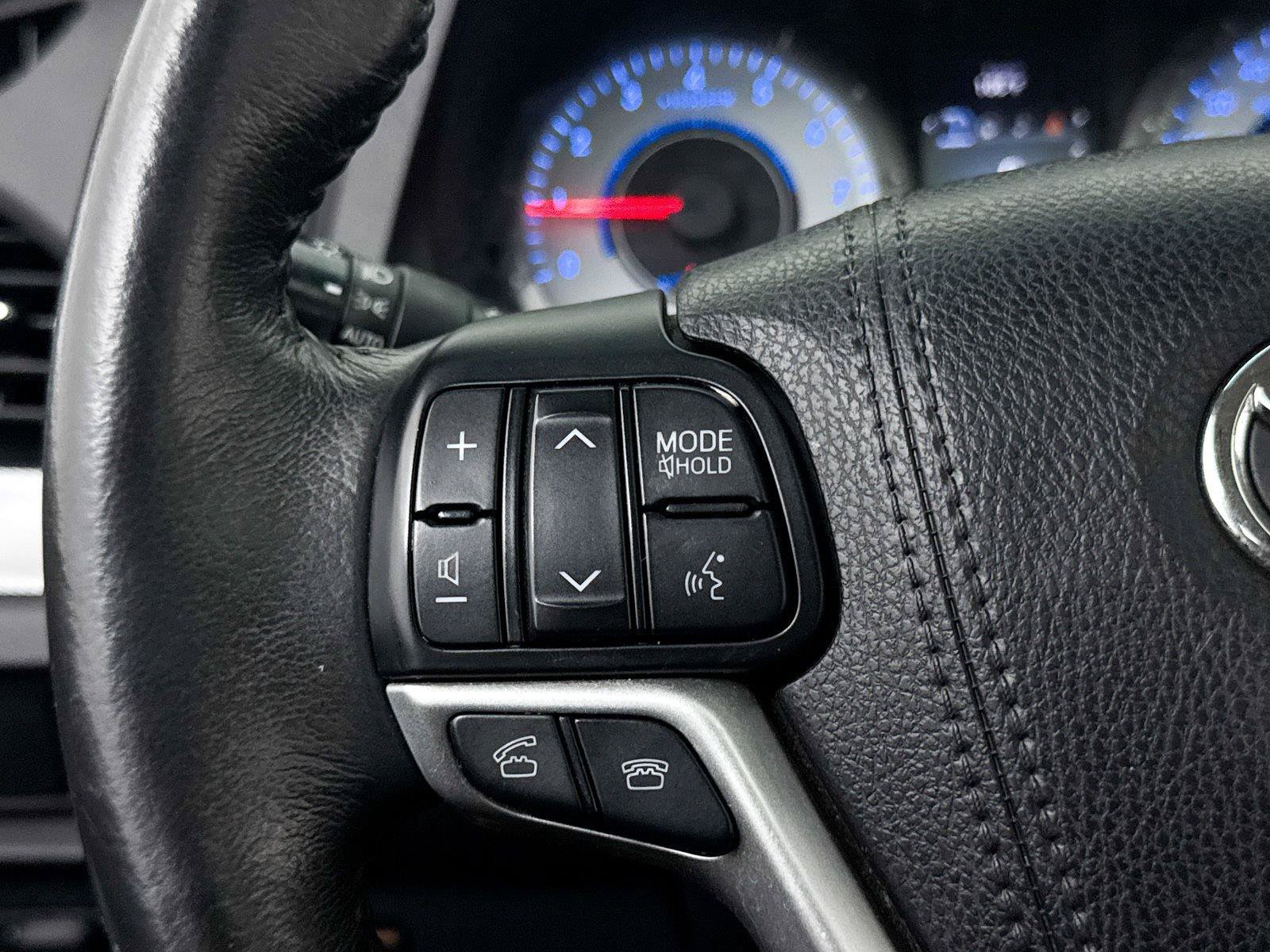 Used 2017 Toyota Sienna SE Premium FWD image 27