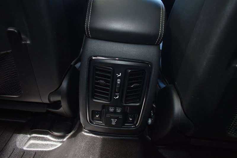 Used 2016 Jeep Grand Cherokee Limited w/ Luxury Group II AWD/4WD image 25