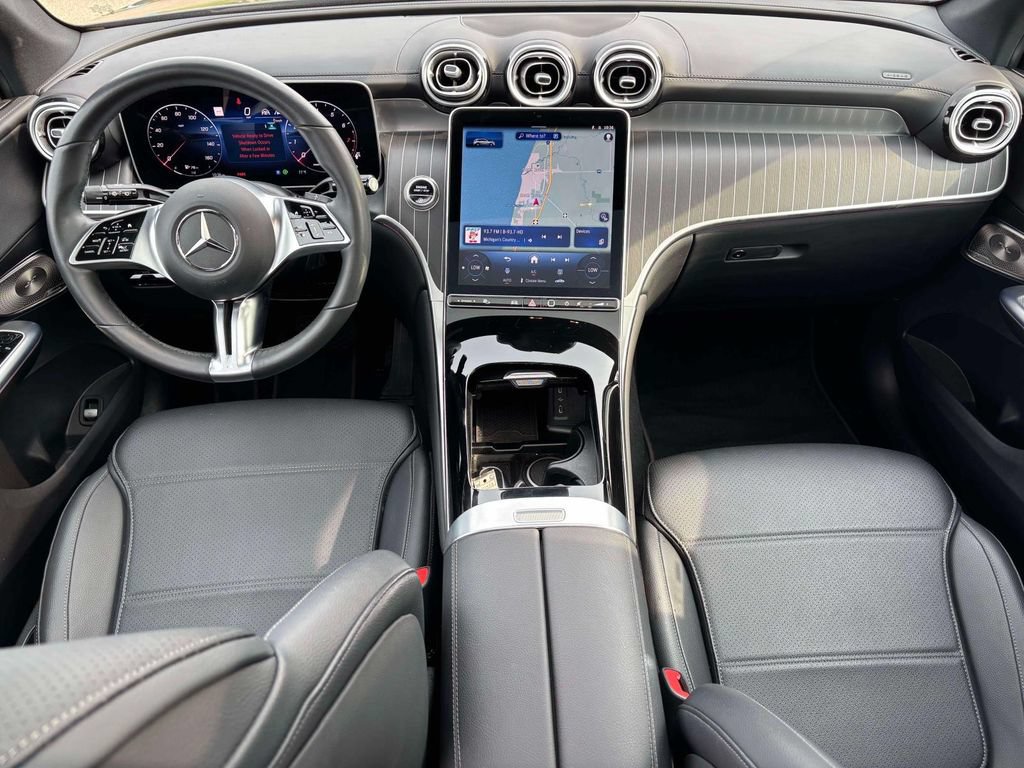 Used 2025 Mercedes-Benz GLC 300 4MATIC image 24