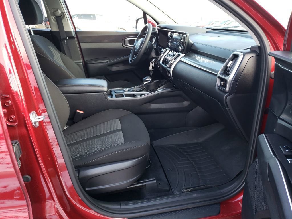 Used 2022 Kia Sorento LX image 15