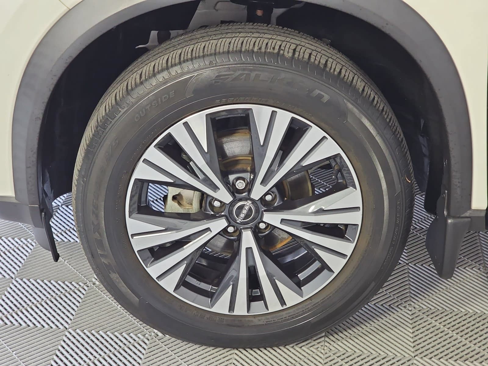 Used 2023 Nissan Rogue SV FWD image 10