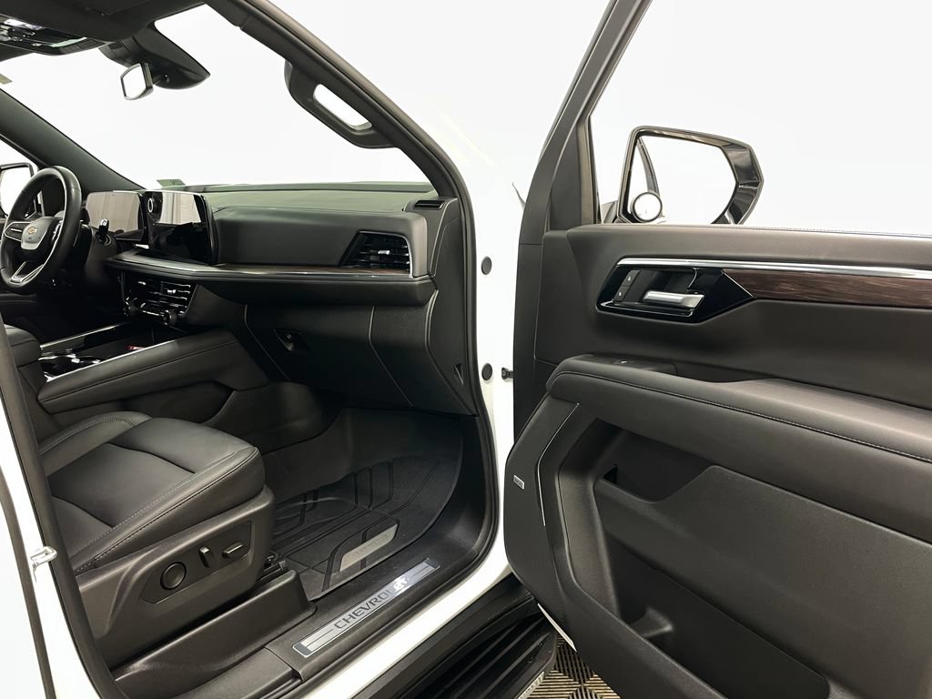 Used 2026 Chevrolet Tahoe LT w/ Comfort Package AWD/4WD image 44