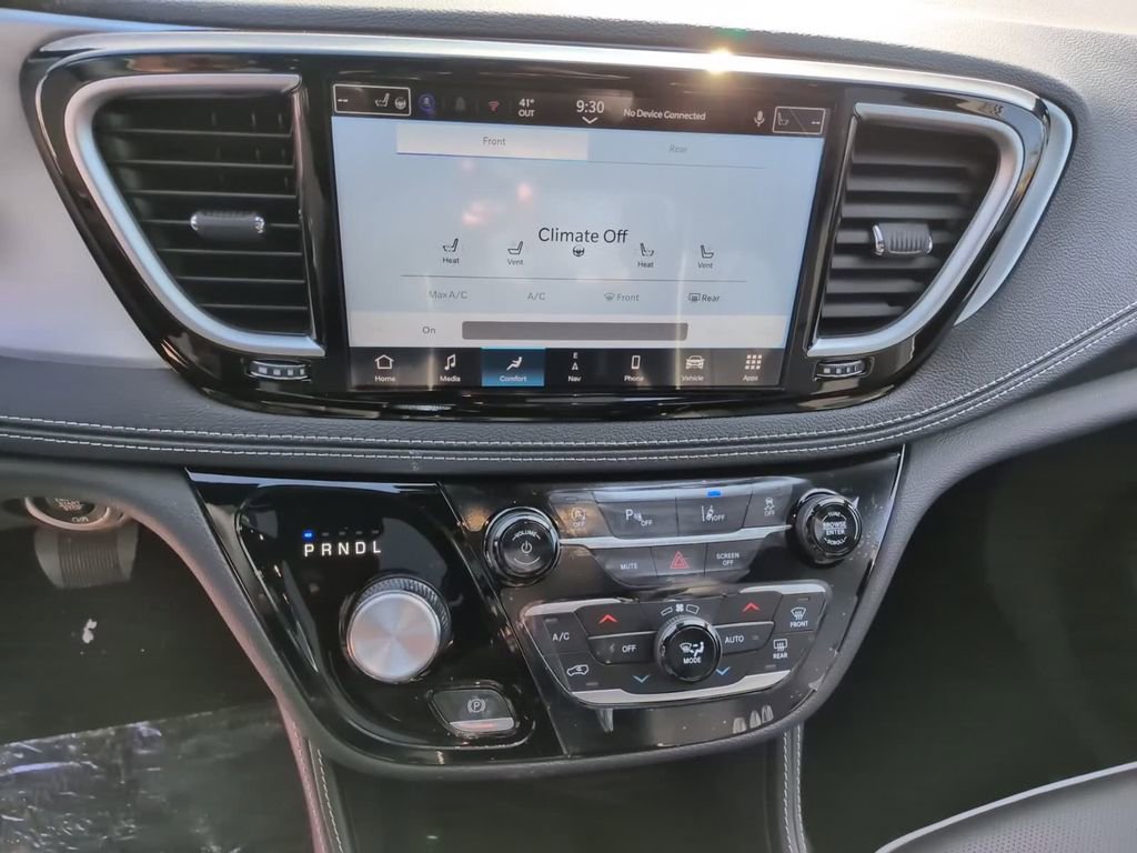 New 2026 Chrysler Pacifica Limited w/ Uconnect Theater Family Group image 27