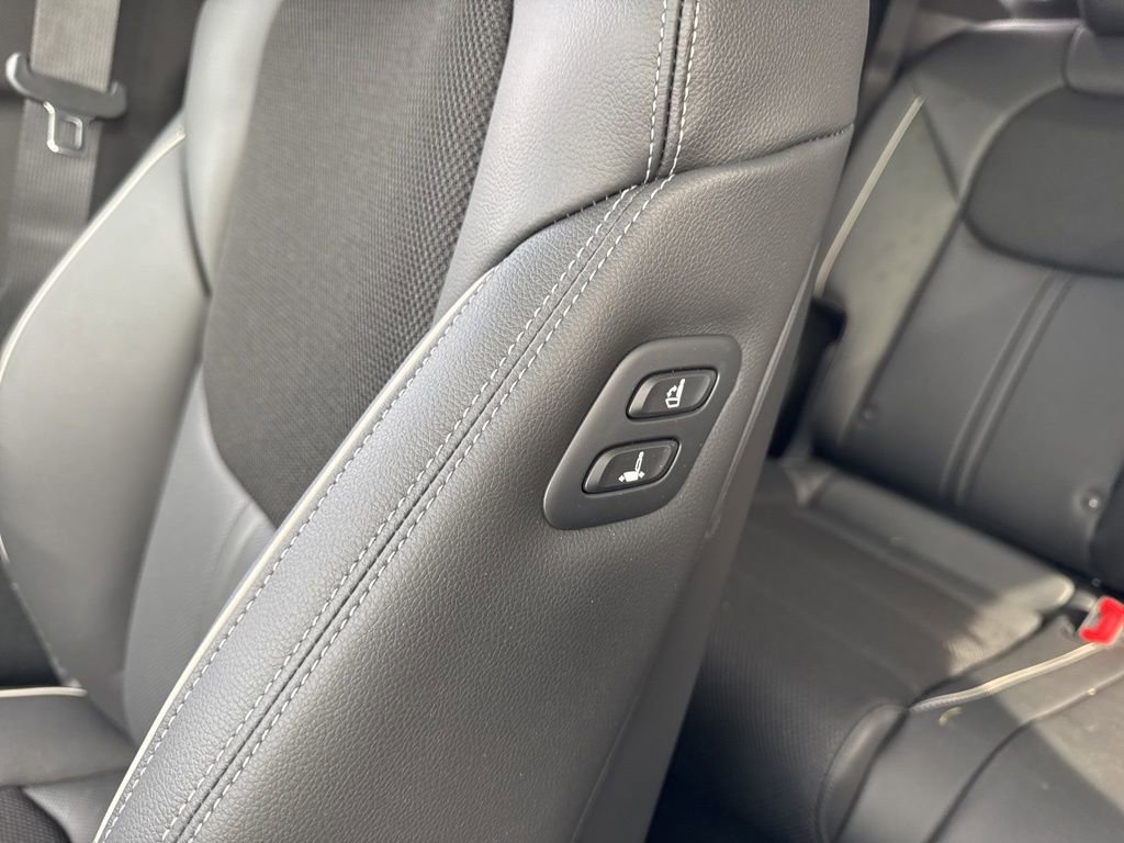 Used 2025 Genesis GV70 2.5T w/ Sport Prestige Package image 33