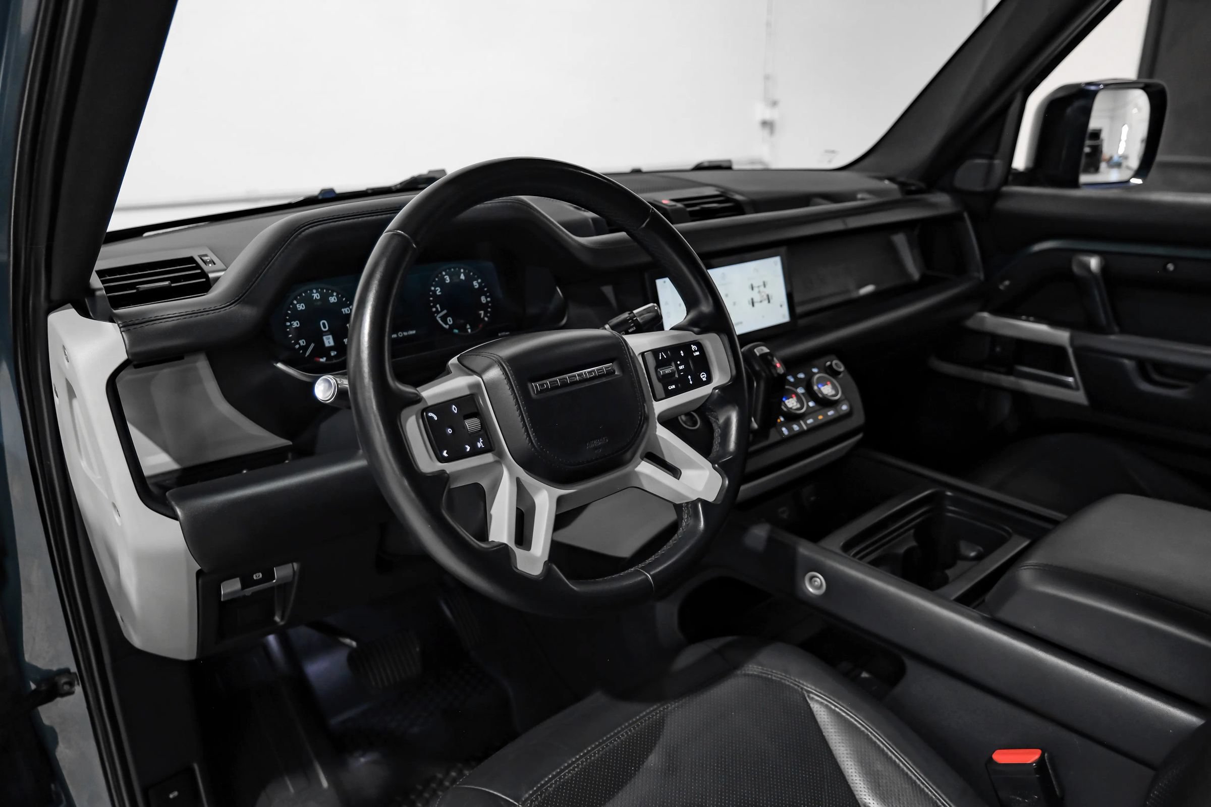 Used 2020 Land Rover Defender 110 HSE AWD/4WD image 16