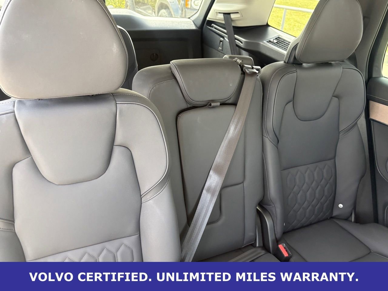 Certified 2025 Volvo XC90 B6 Plus image 36