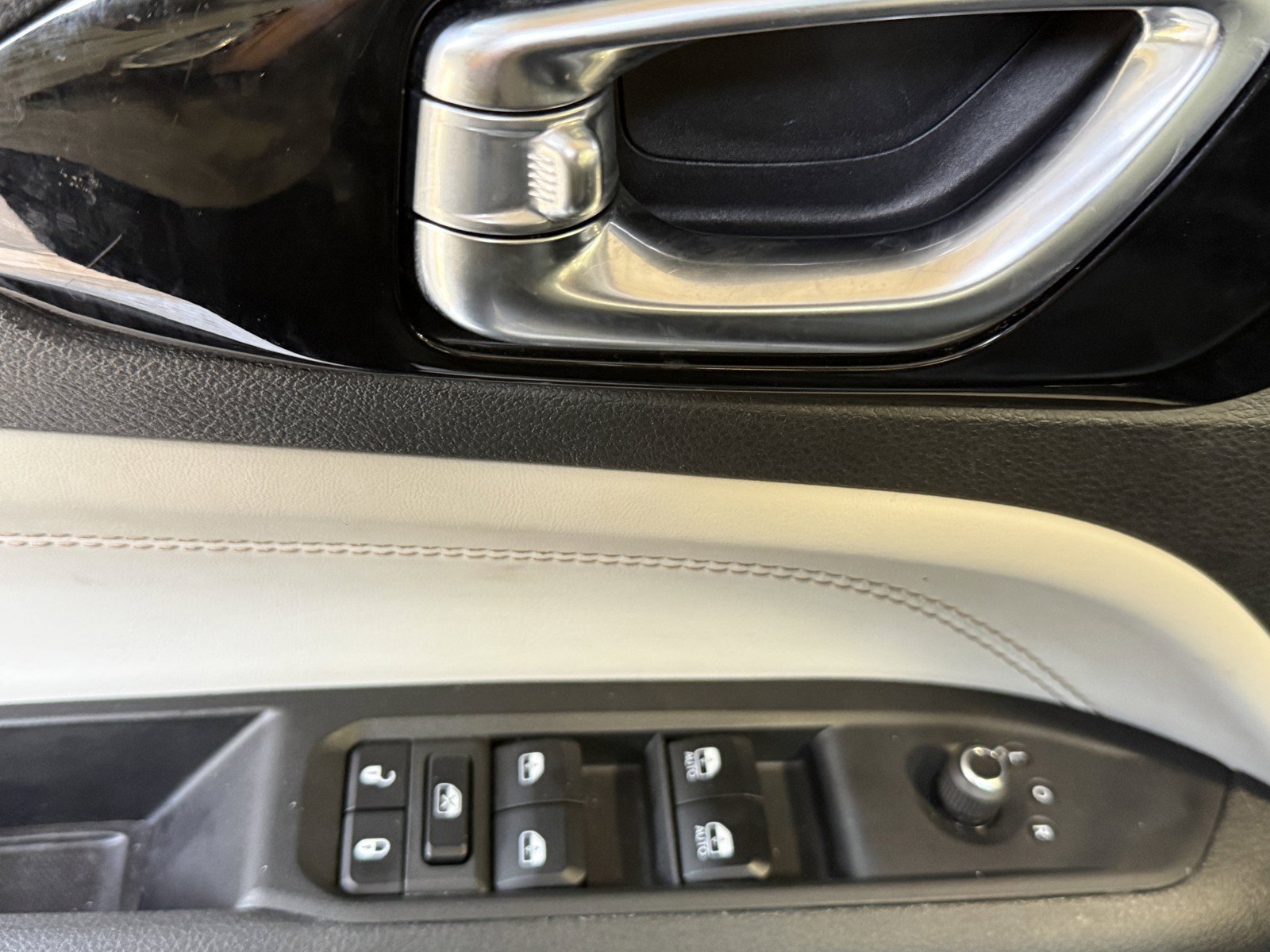 Used 2022 Jeep Compass Limited w/ Sun and Sound Group AWD/4WD image 23