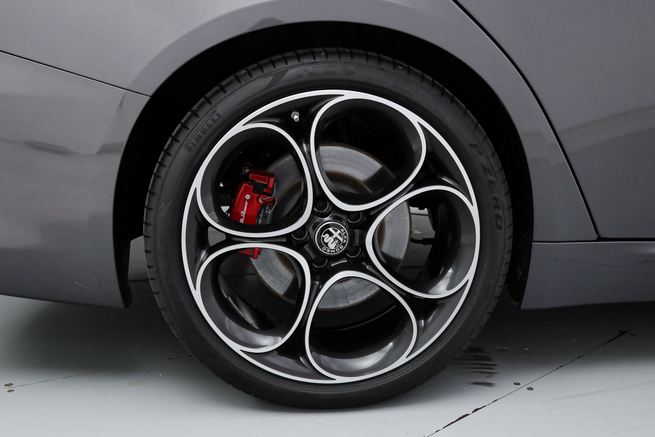 Used 2023 Alfa Romeo Giulia Veloce RWD image 19