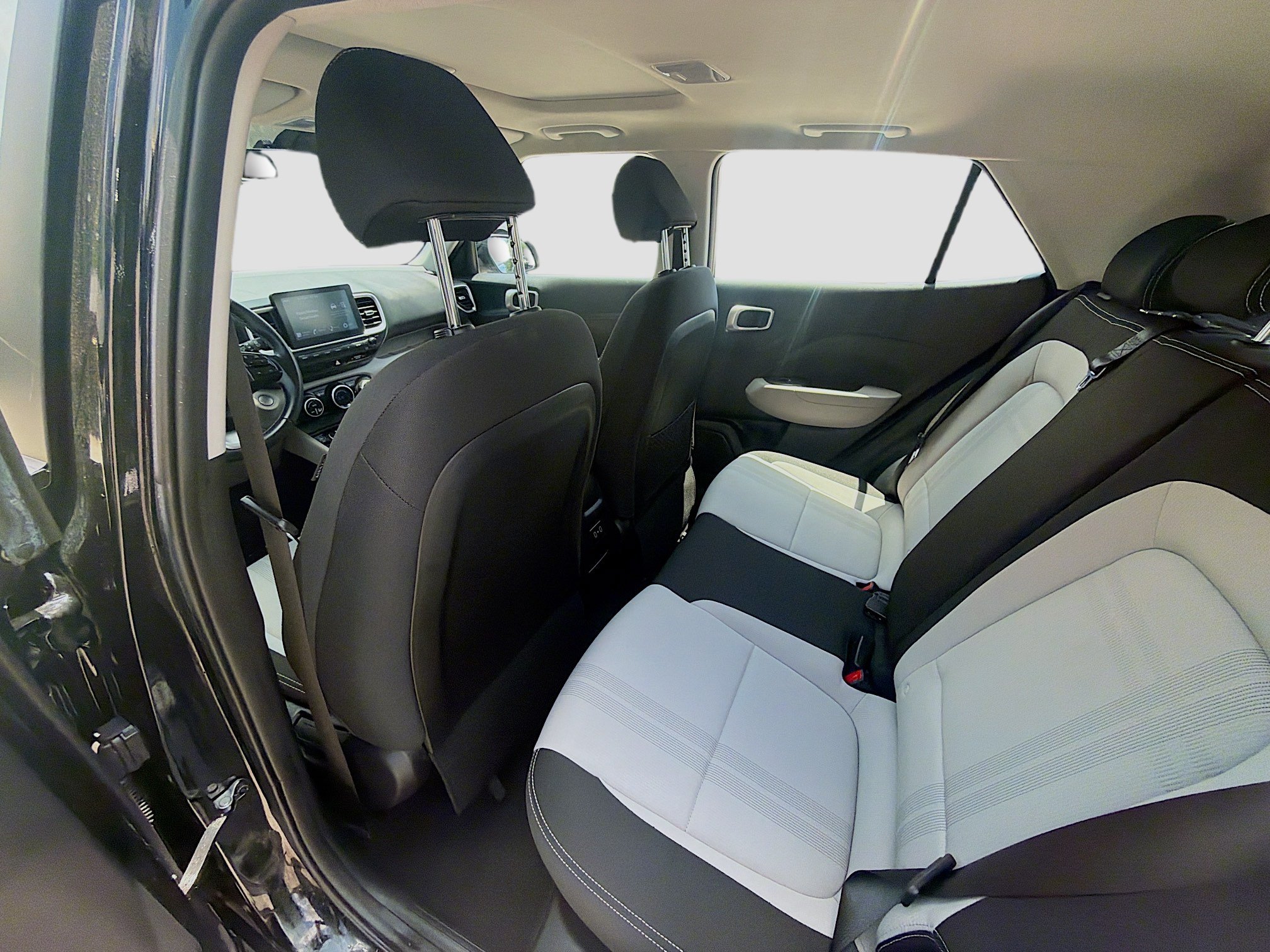 Used 2024 Hyundai Venue SEL FWD image 21