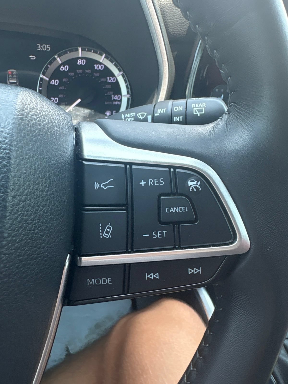 Used 2023 Toyota Highlander XSE FWD image 21