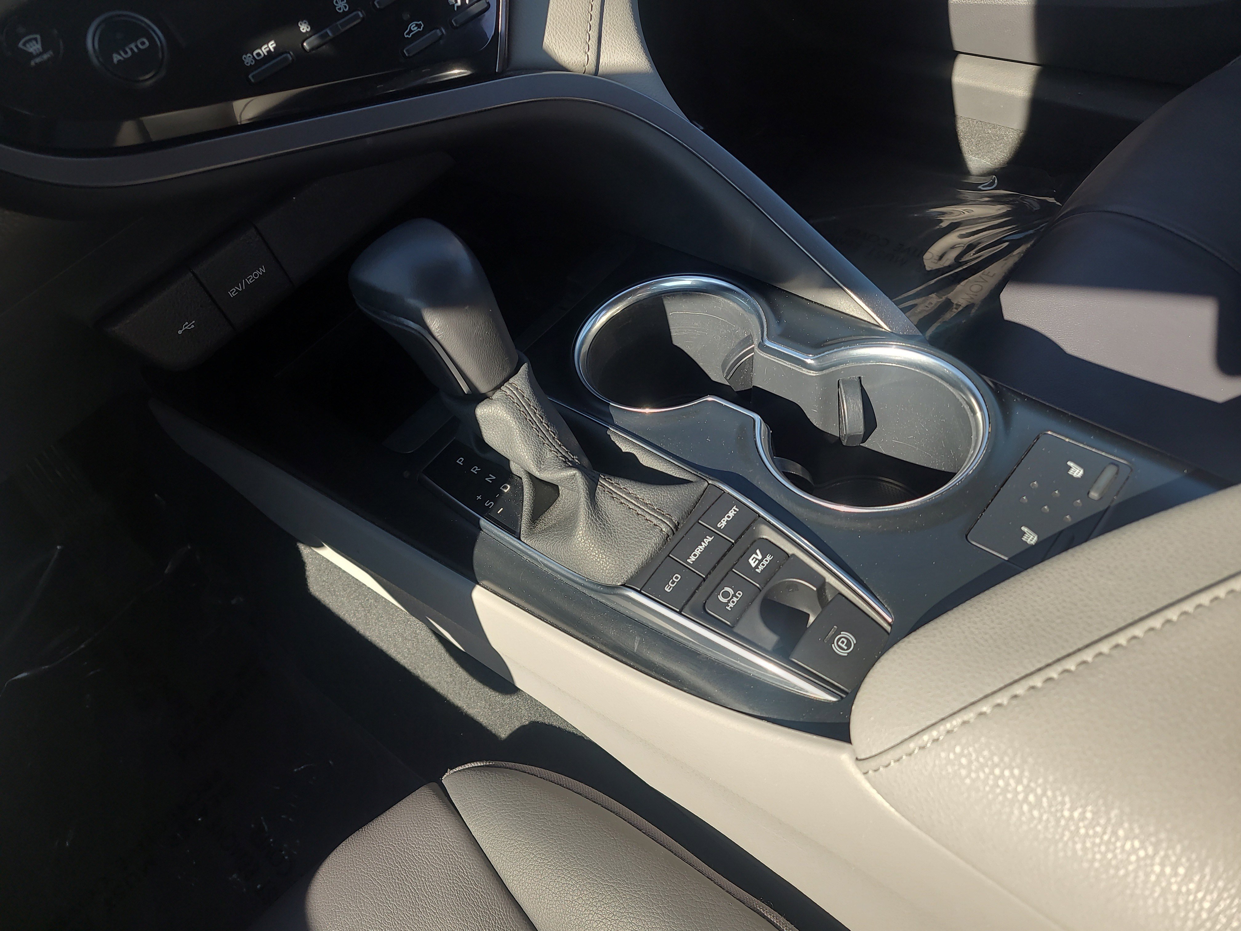 Used 2020 Toyota Camry XLE image 21