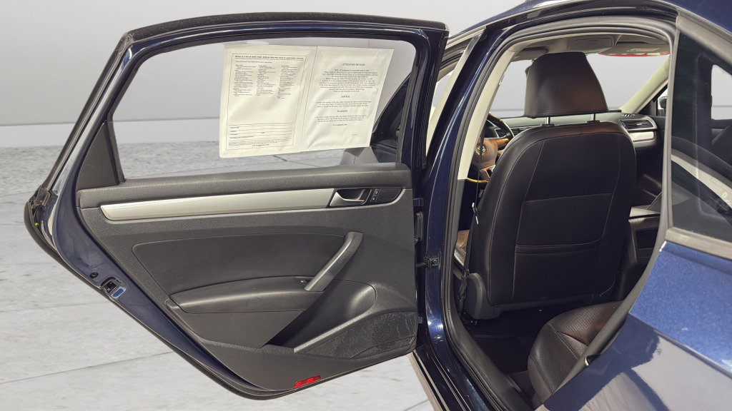 Used 2015 Volkswagen Passat 1.8T Wolfsburg Edition image 27