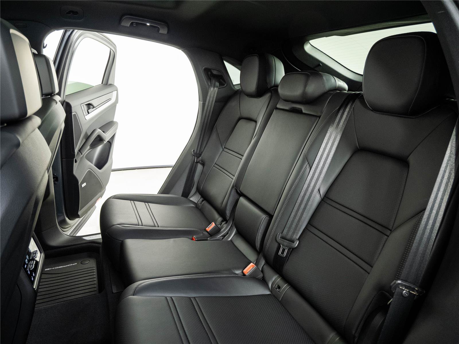 Certified 2026 Porsche Cayenne Coupe AWD/4WD image 22