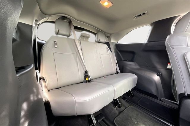 Used 2025 Toyota Sienna XLE image 18