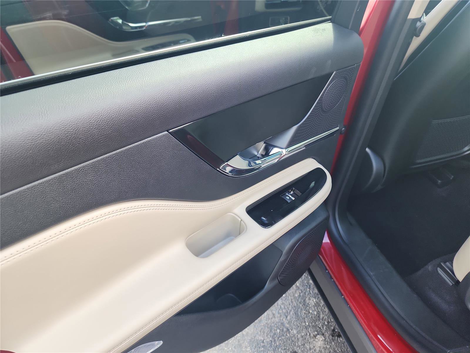 New 2026 Lincoln Corsair Premiere image 16