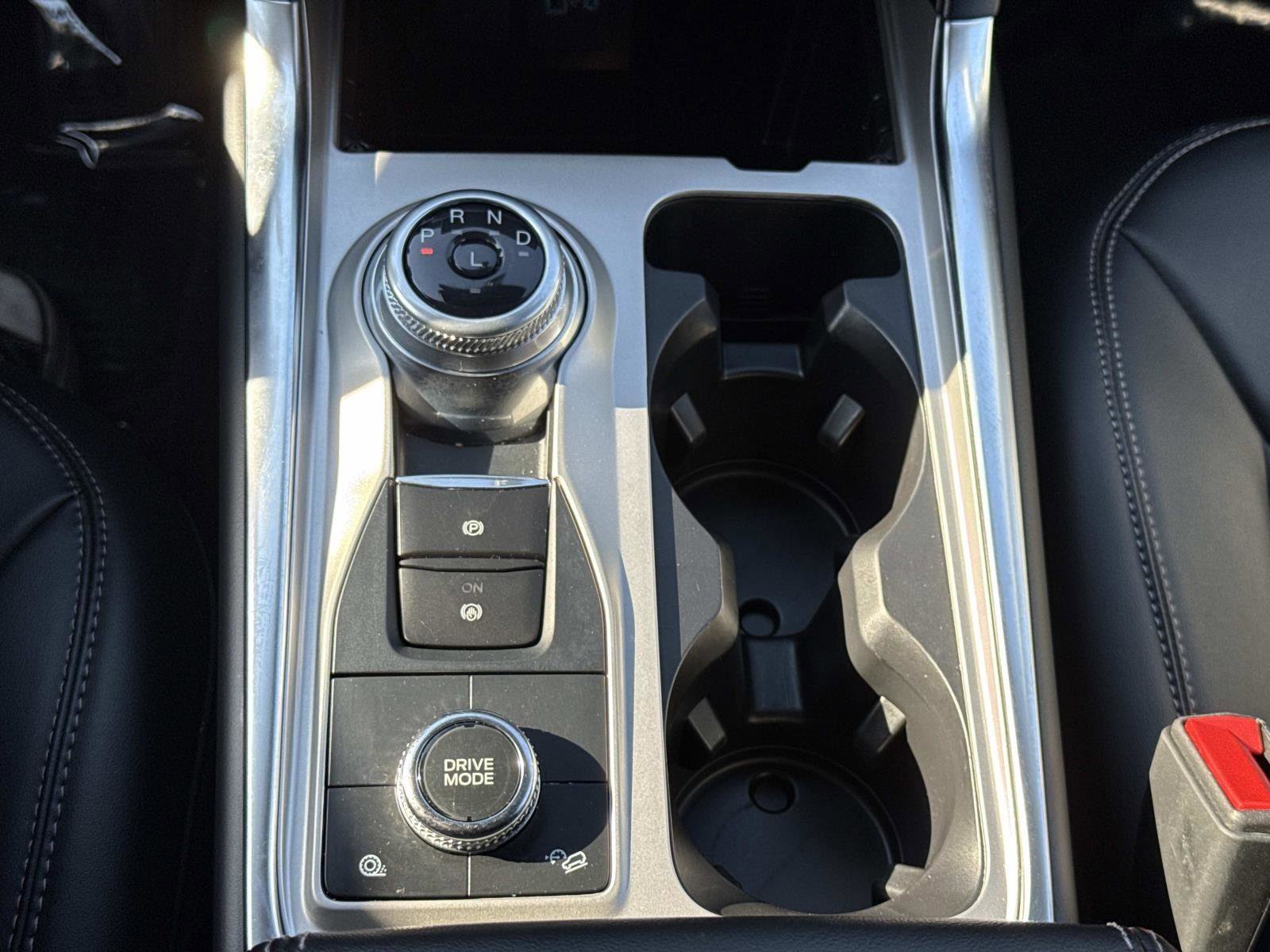 Used 2023 Ford Explorer XLT w/ Equipment Group 202A image 7