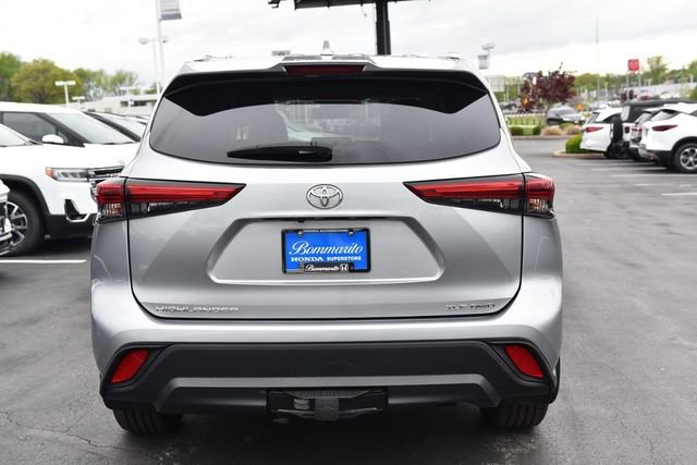 Used 2023 Toyota Highlander XLE image 6