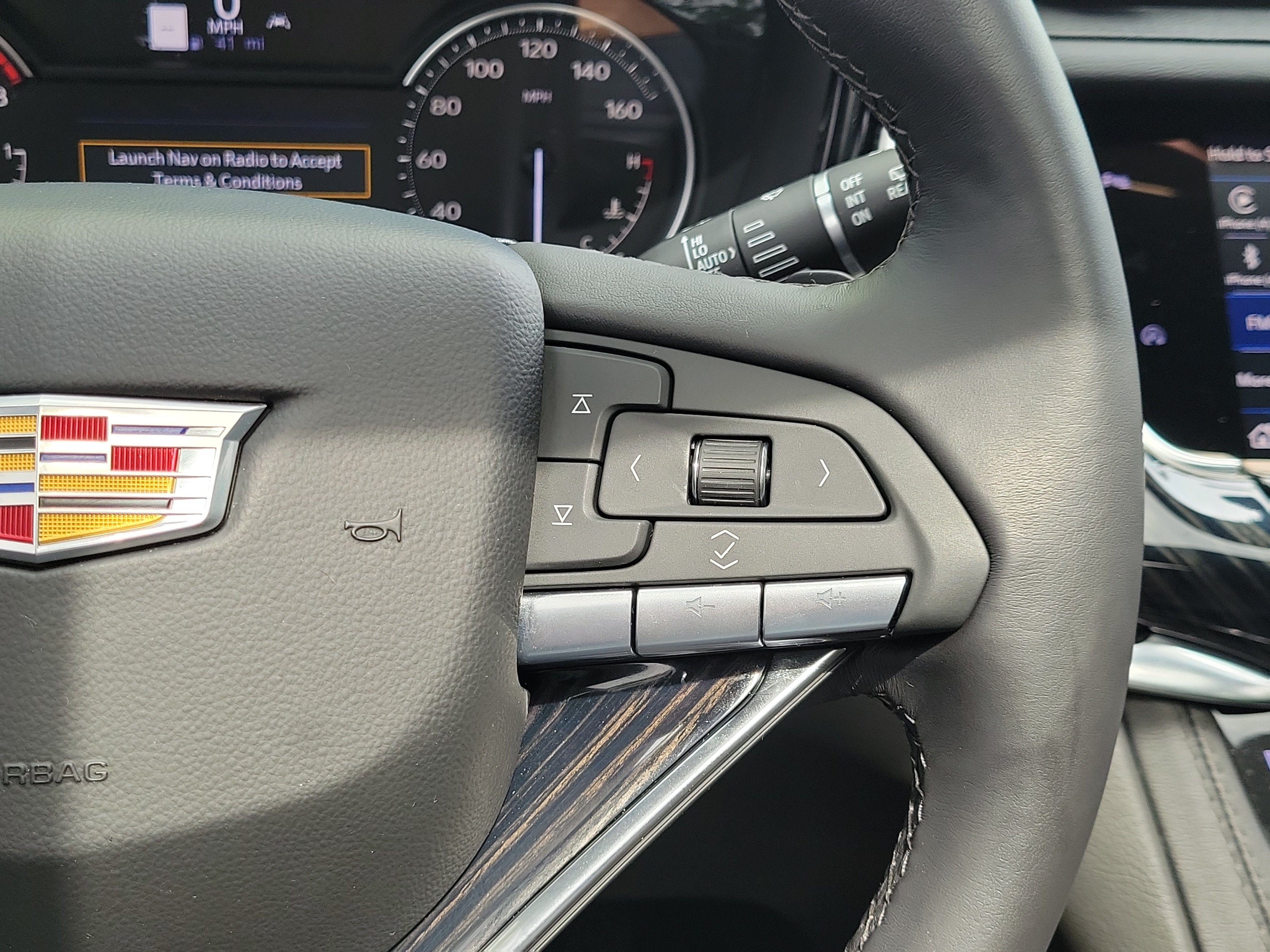 Used 2024 Cadillac XT6 Premium Luxury FWD image 24