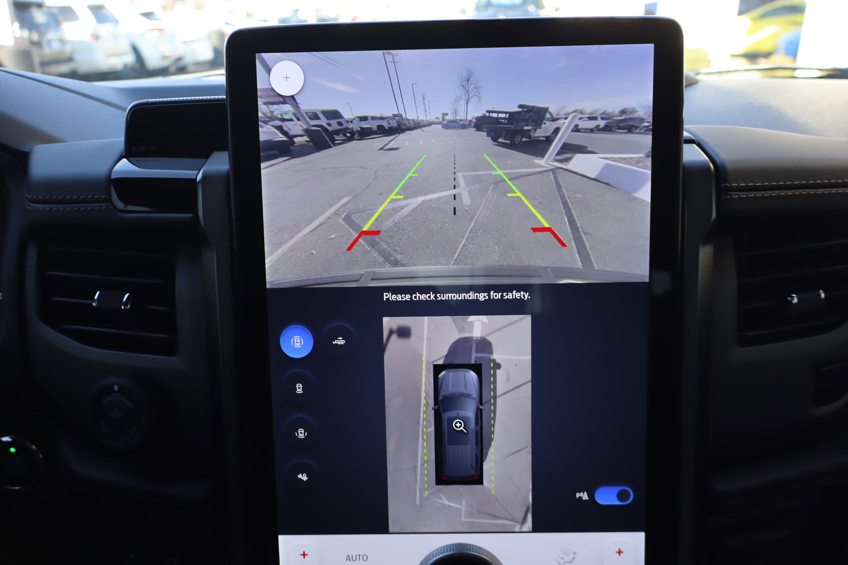 Used 2024 Ford Expedition Platinum image 29