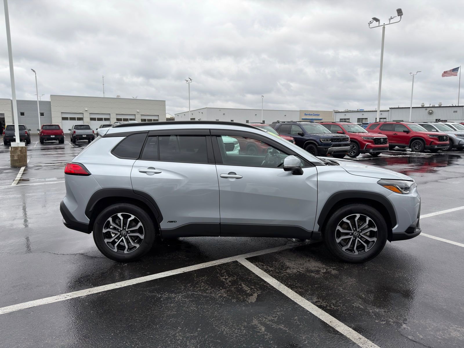 Used 2024 Toyota Corolla Cross SE image 7