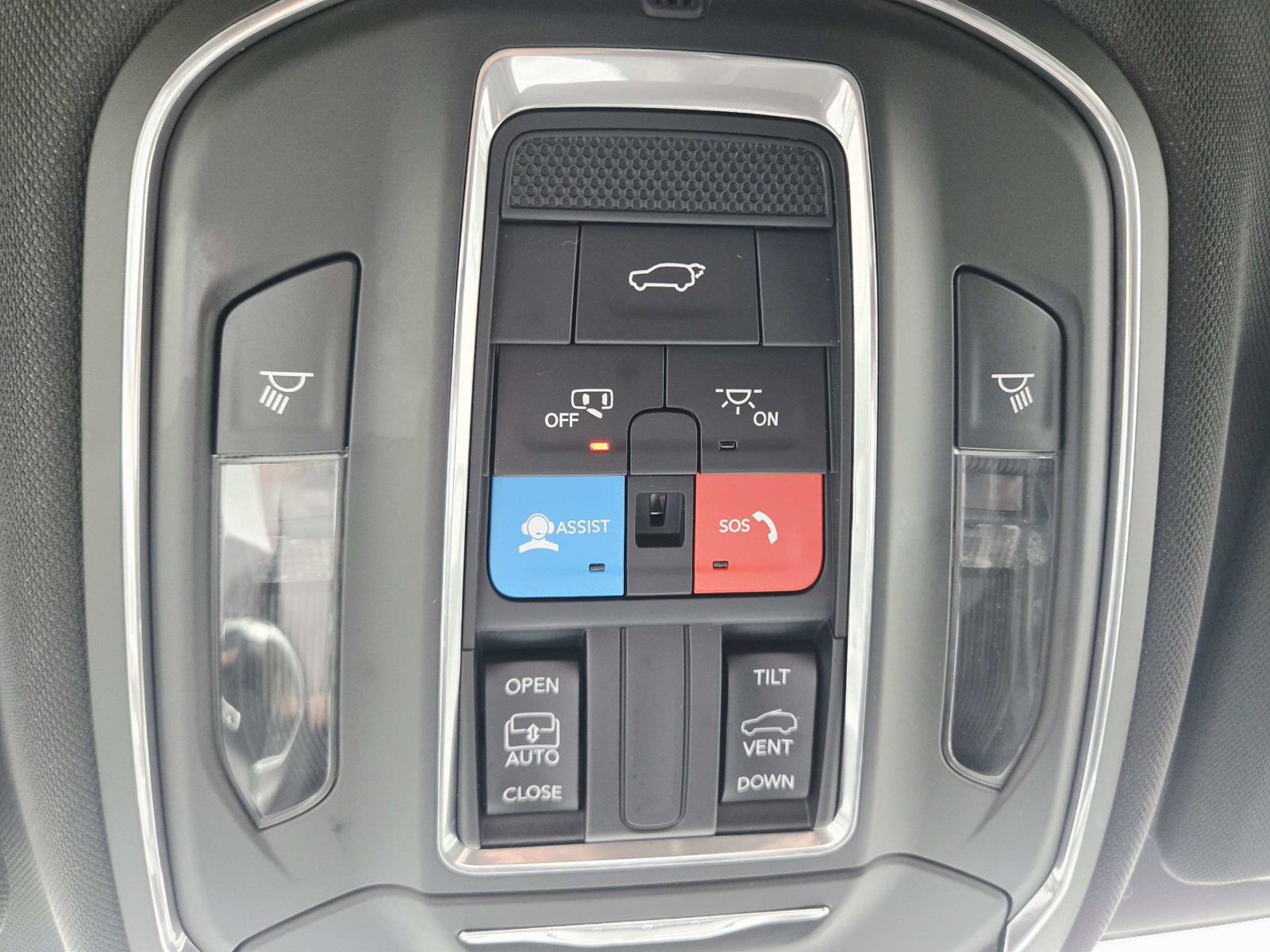 Used 2024 Jeep Grand Cherokee Altitude image 35