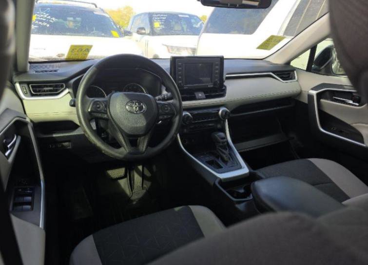 Used 2020 Toyota RAV4 XLE image 8