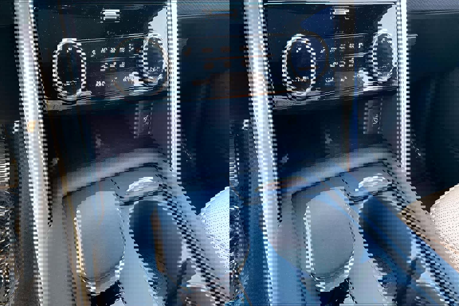 New 2025 Land Rover Discovery Dynamic SE image 21