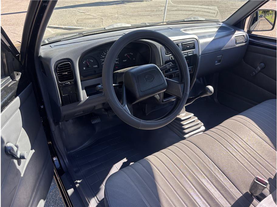 Used 1995 Nissan Pickup 2WD Regular Cab image 10