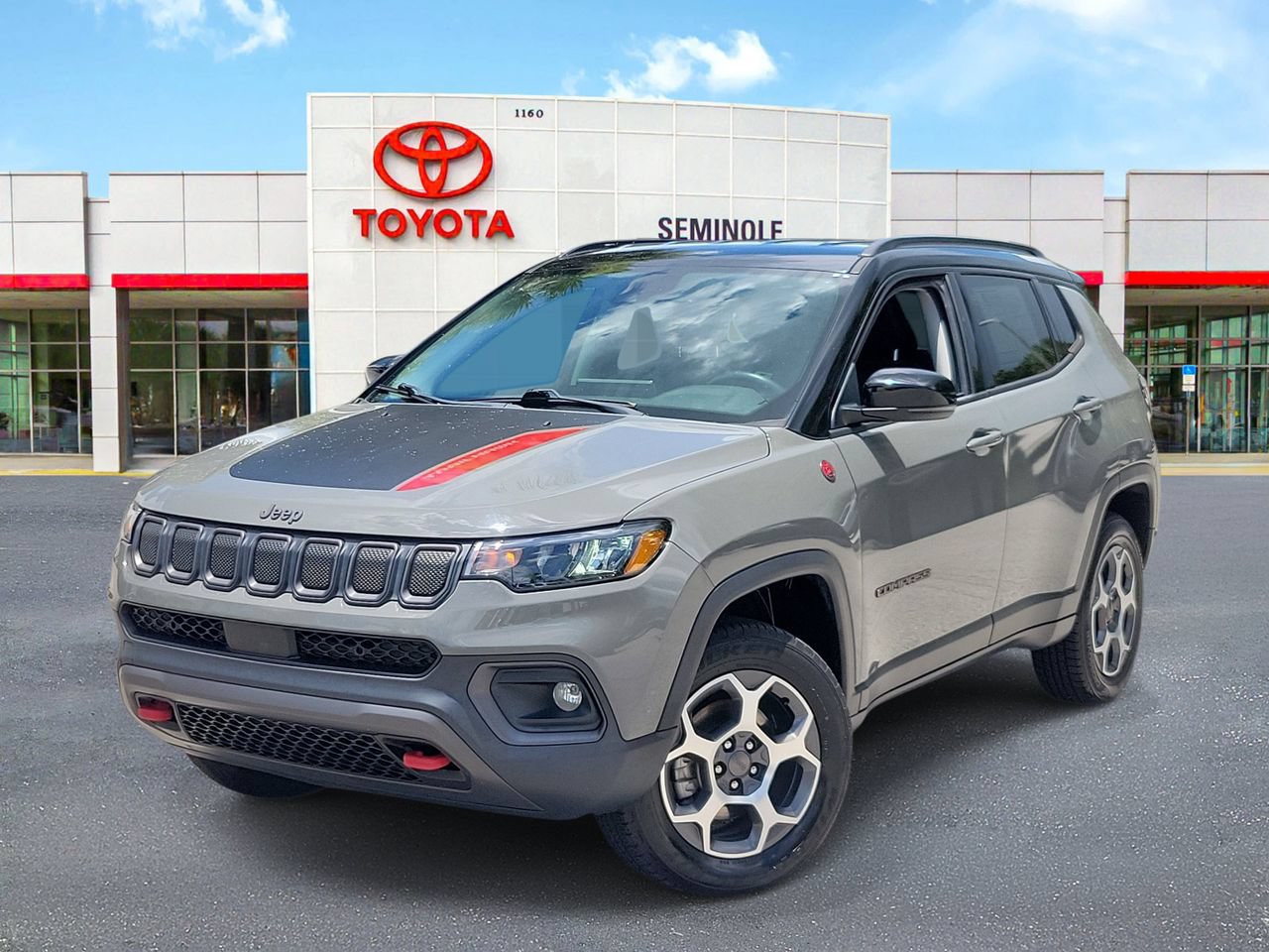 Used 2022 Jeep Compass Trailhawk w/ Trailhawk Convenience Group AWD/4WD image 1