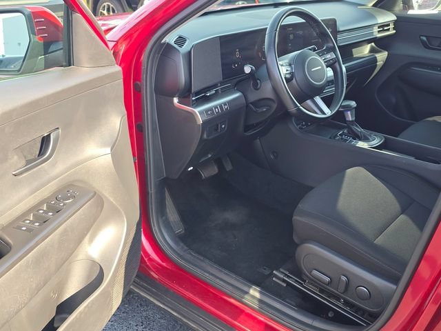 Used 2025 Hyundai Kona SEL FWD image 9