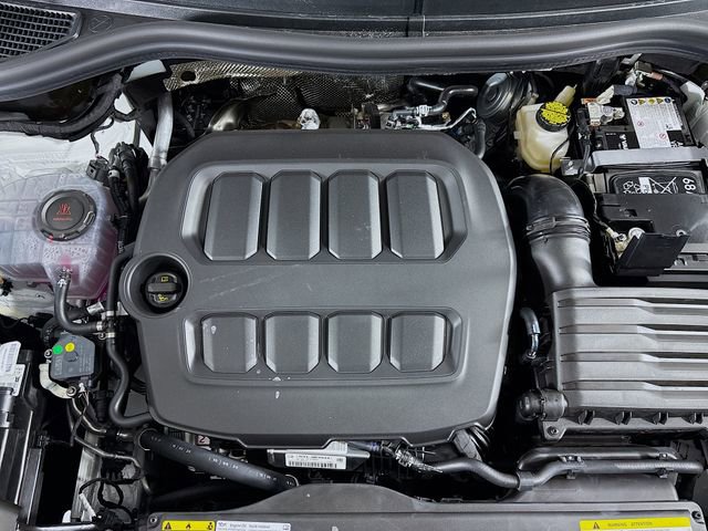 New 2025 Volkswagen Tiguan SE image 32