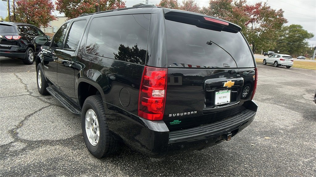 Used 2014 Chevrolet Suburban LS image 7