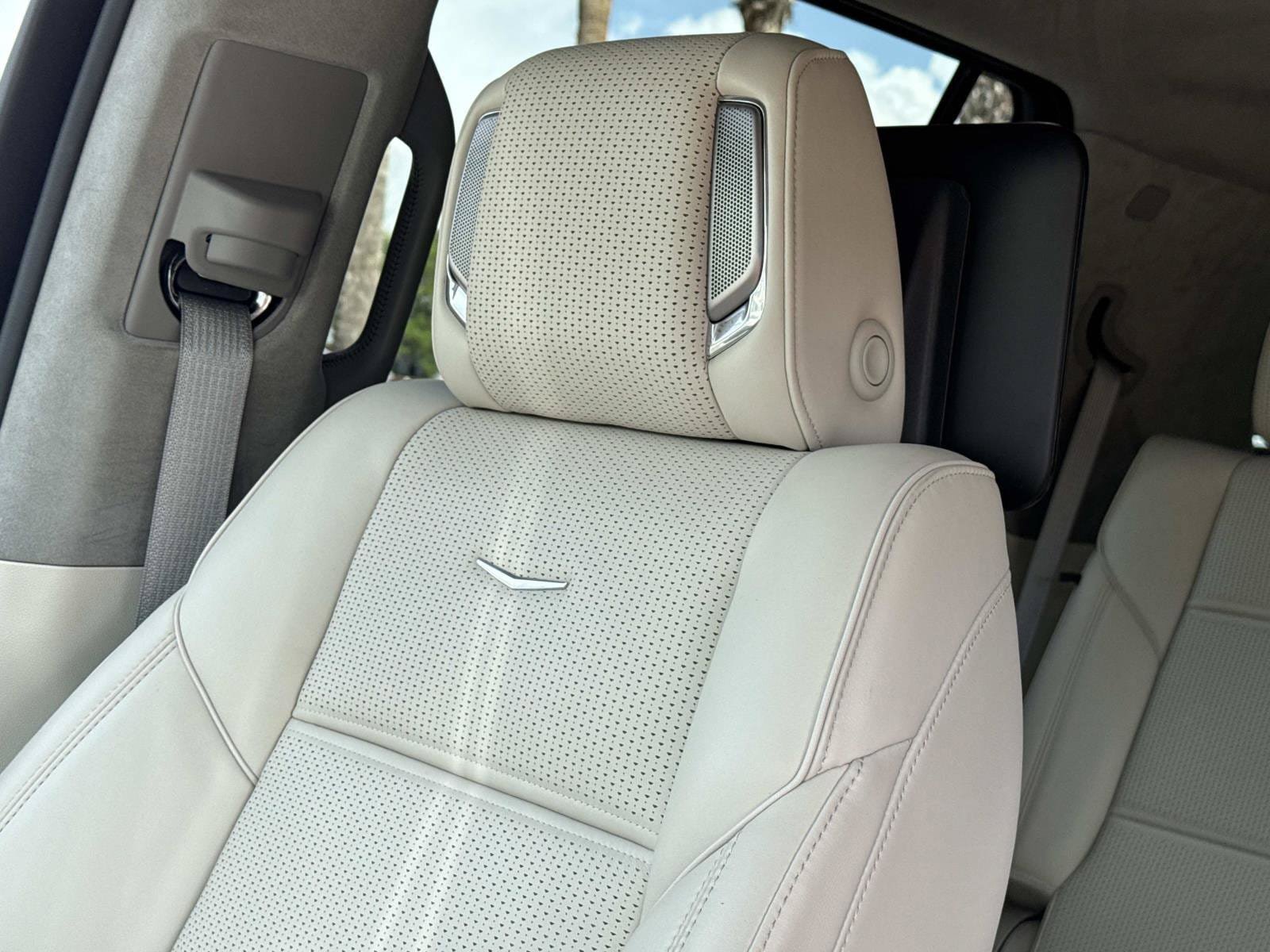 Certified 2023 Cadillac Escalade Premium Luxury Platinum AWD/4WD image 24