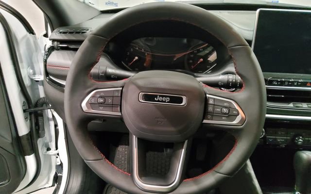 Used 2025 Jeep Compass Trailhawk AWD/4WD image 24